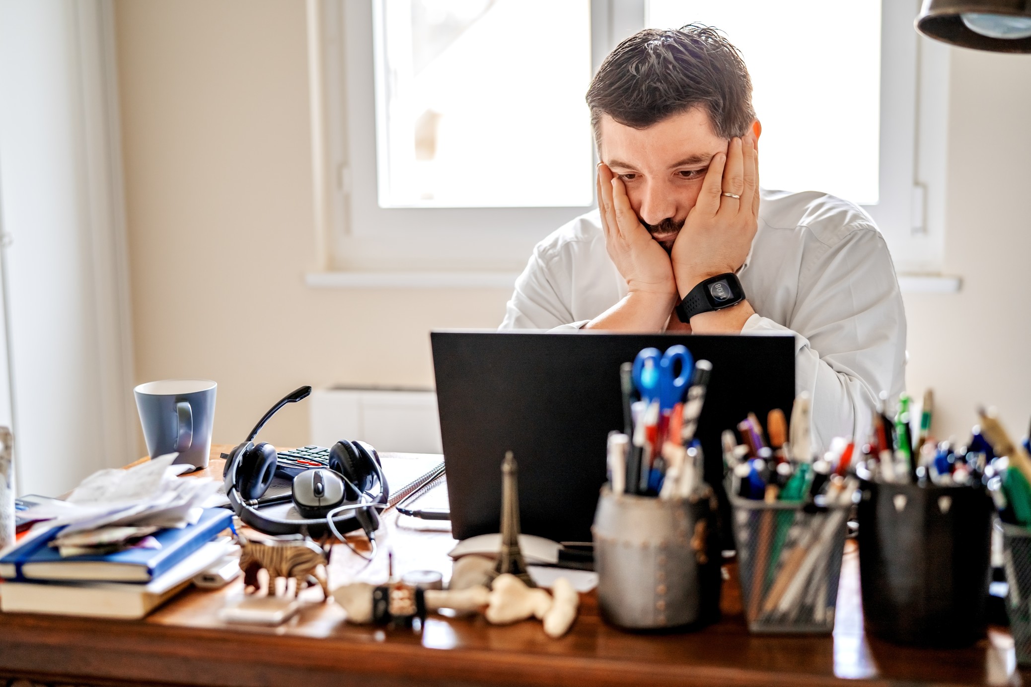 tired-frustrated-businessman-working-from-home-online-sitting-at-home-office-with-laptop-during_t20_7ydZYy
